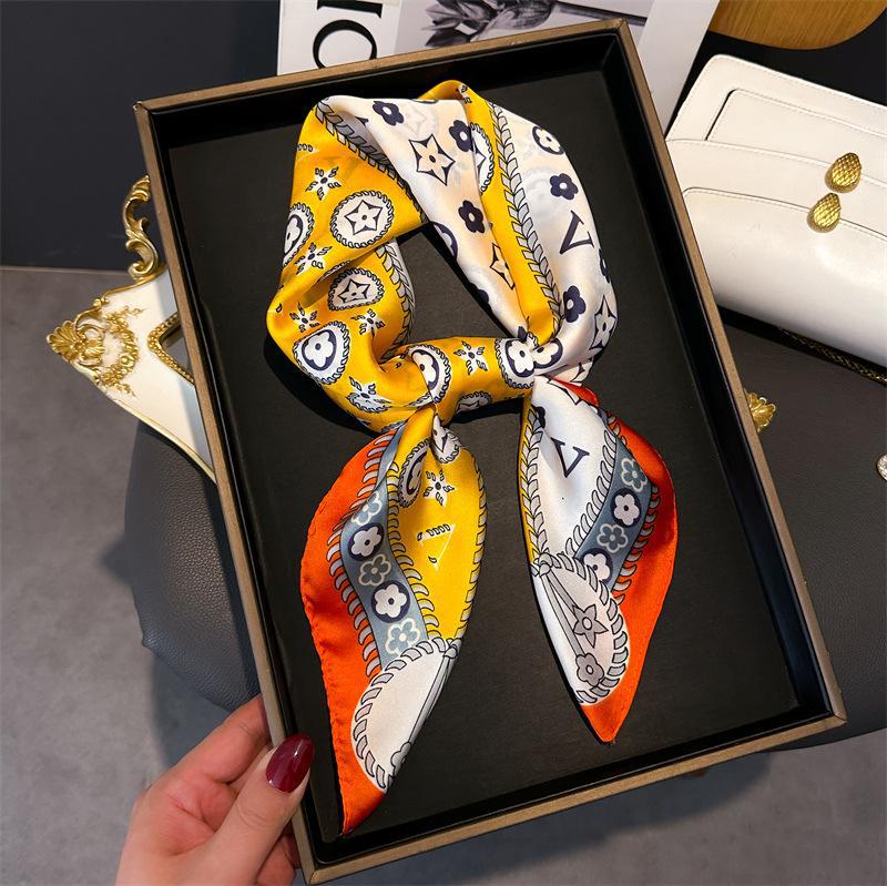 Foulard carré en Satin imprimé - Ascot Neck Scarf avis et prix